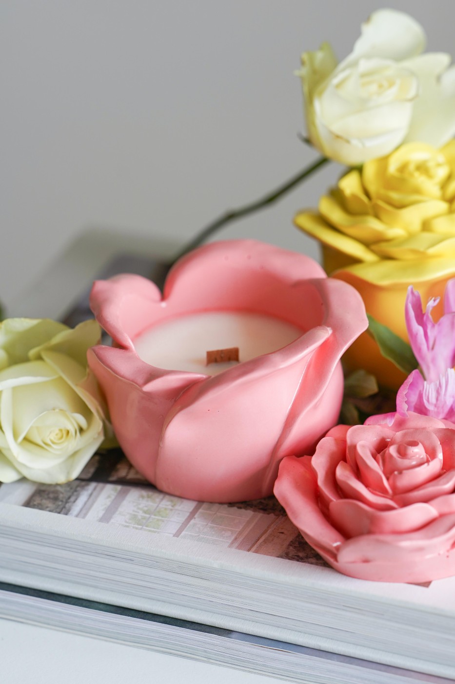 Rose | Scented soy candle in Jesmonite
