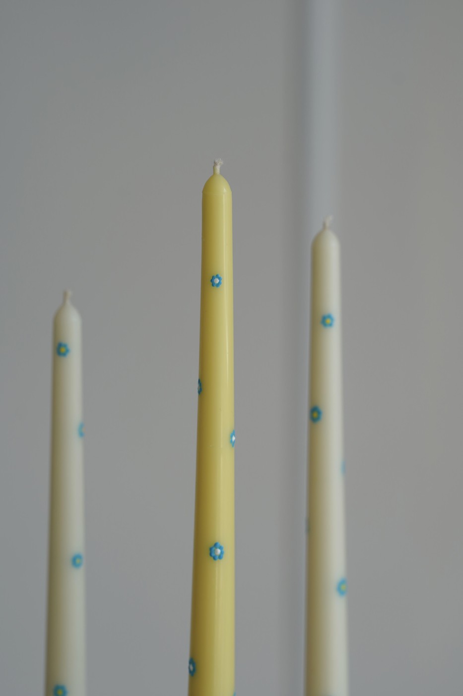 Conical soy candle with flowers