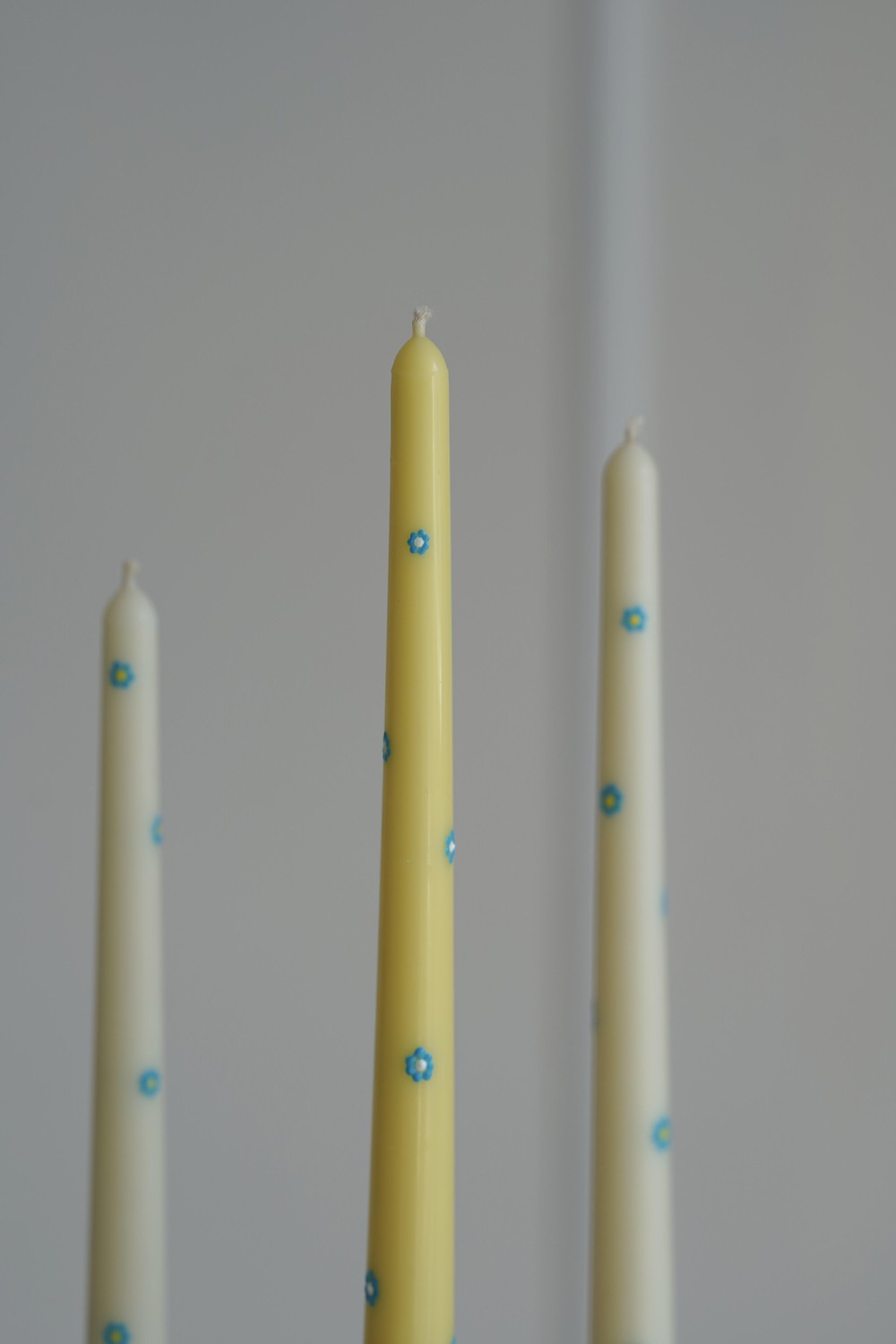 Conical soy candle with flowers