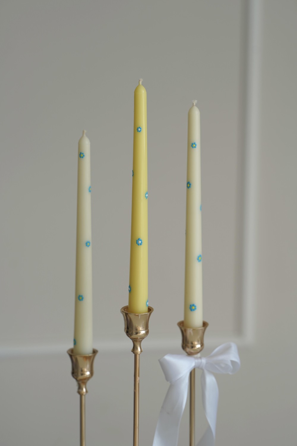 Conical soy candle with flowers