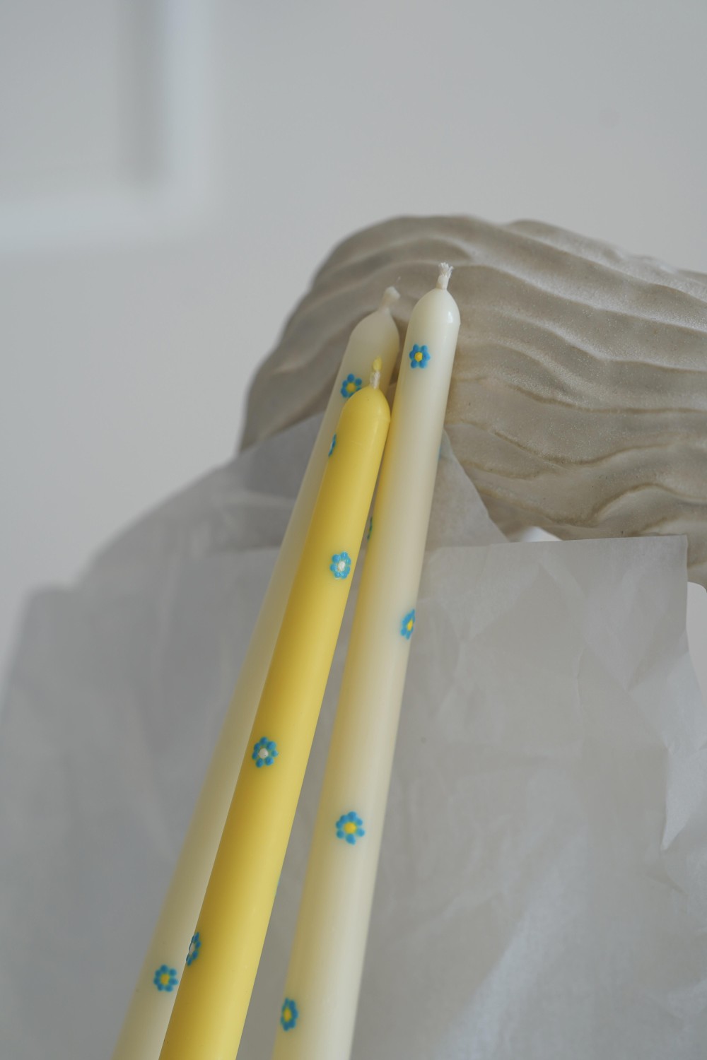 Conical soy candle with flowers