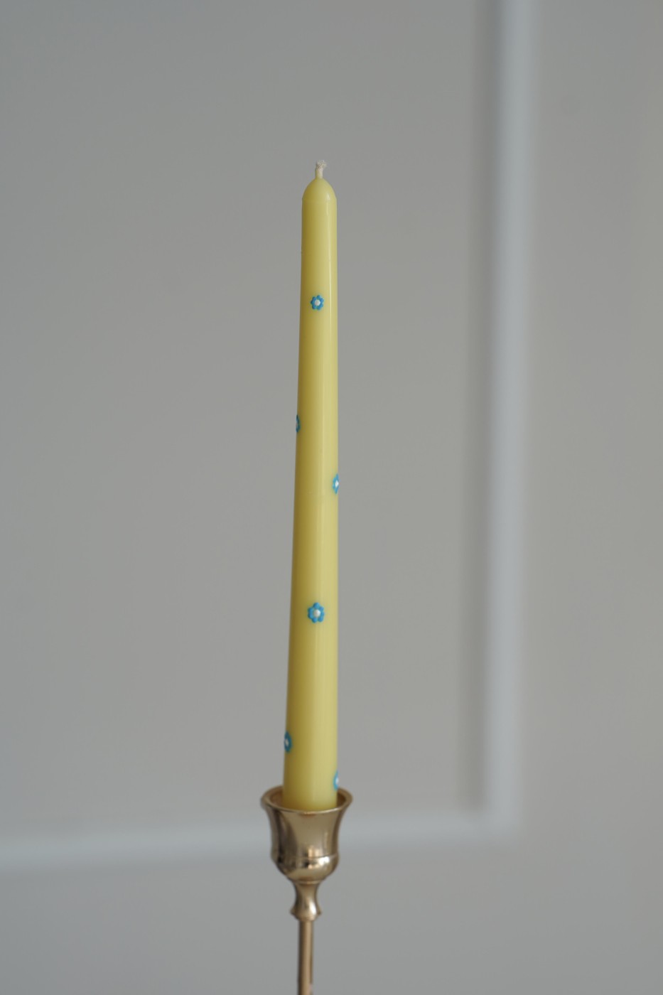 Conical soy candle with flowers