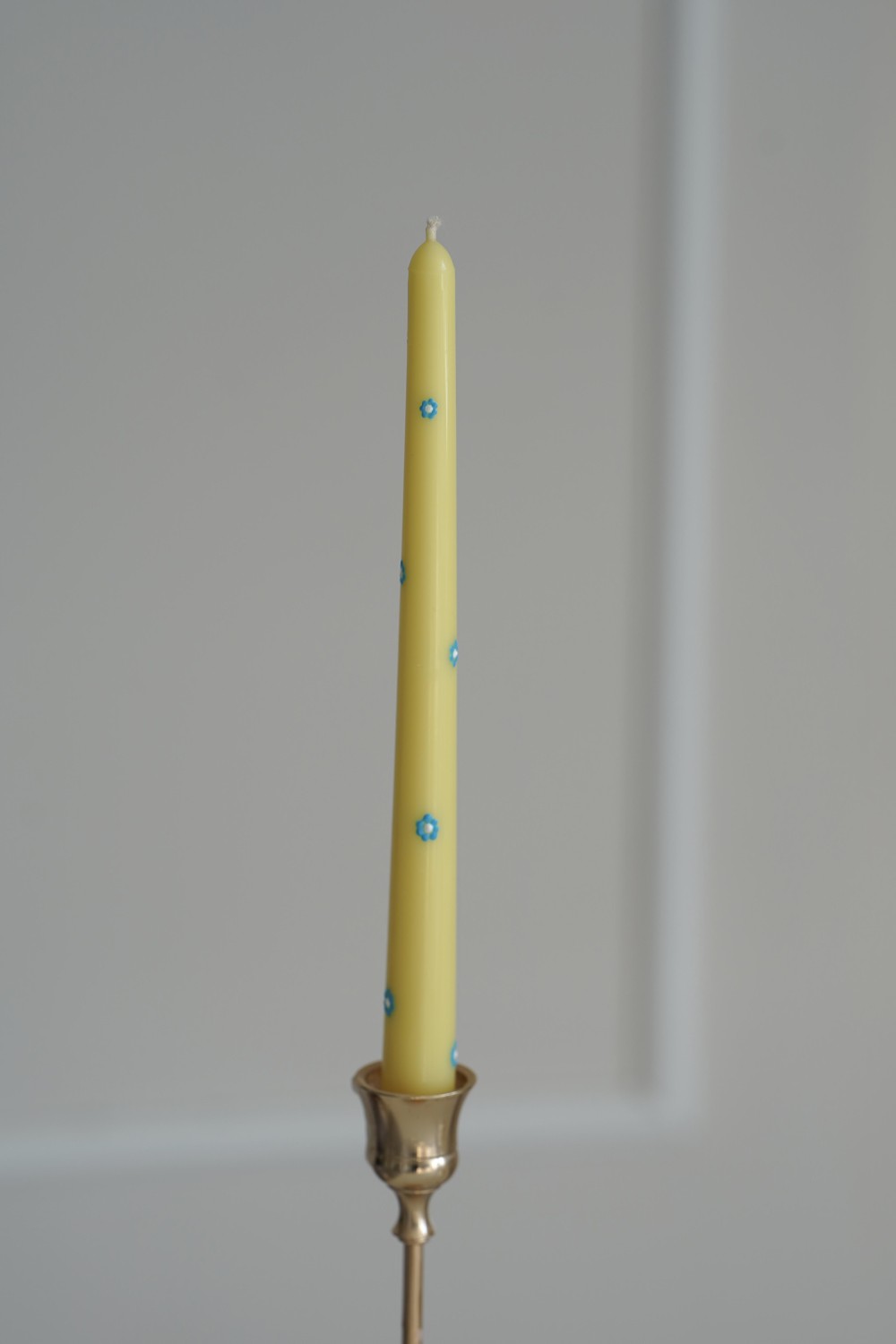 Conical soy candle with flowers