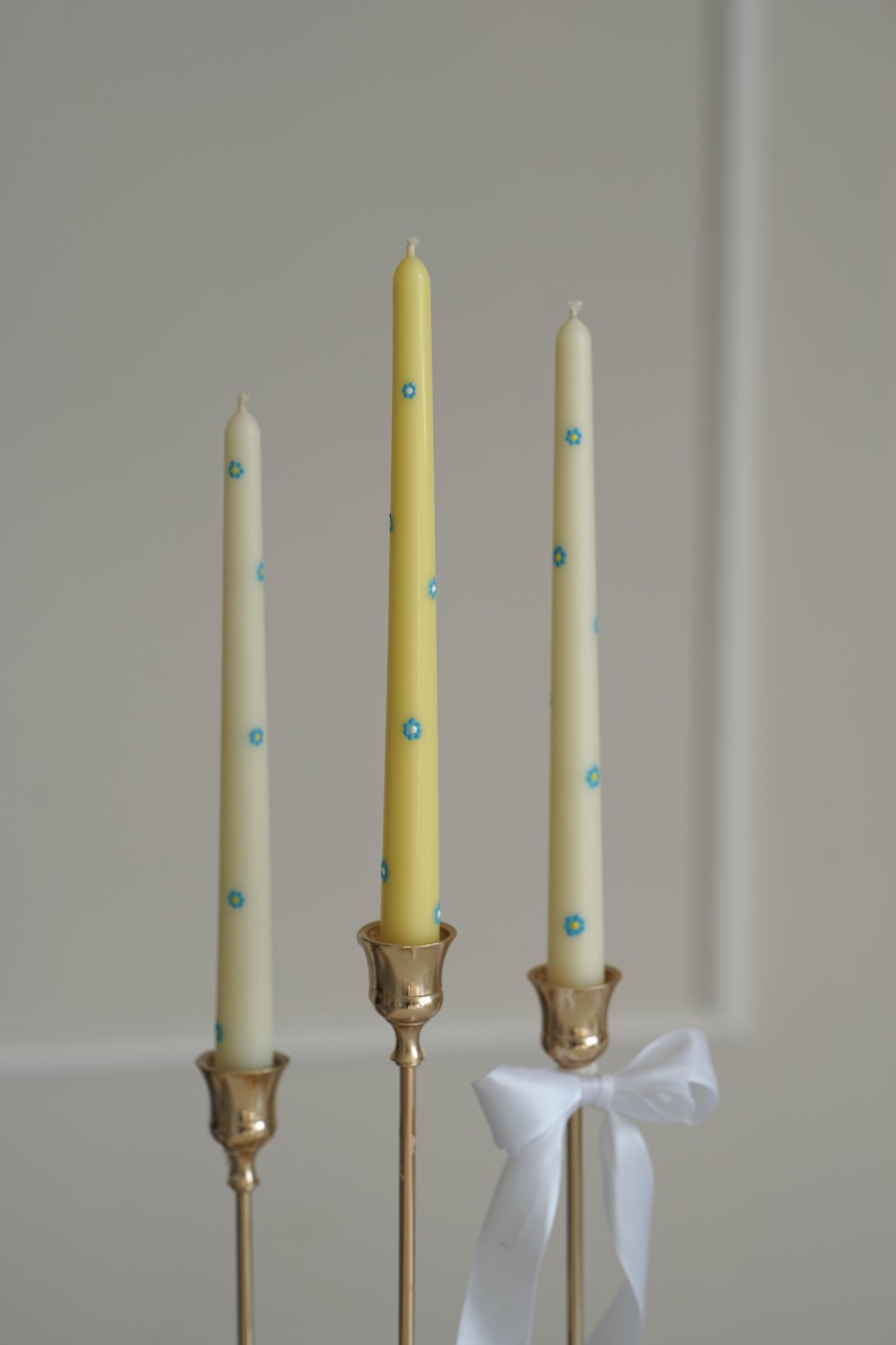 Conical soy candle with flowers