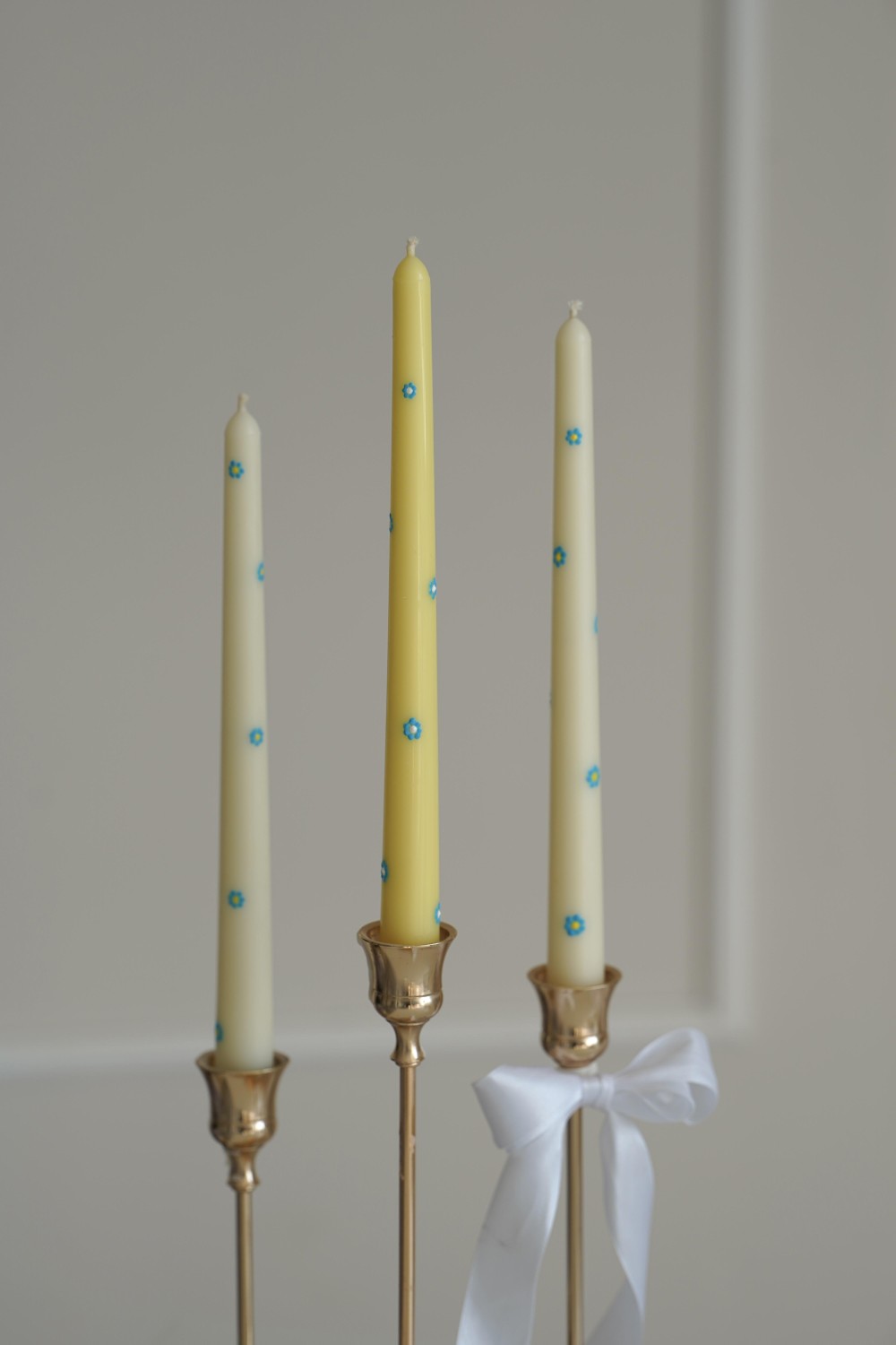 Conical soy candle with flowers