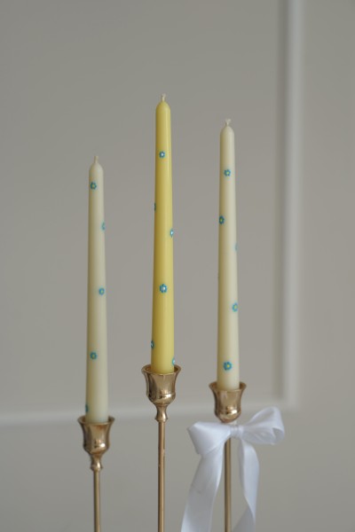 Conical soy candle with flowers