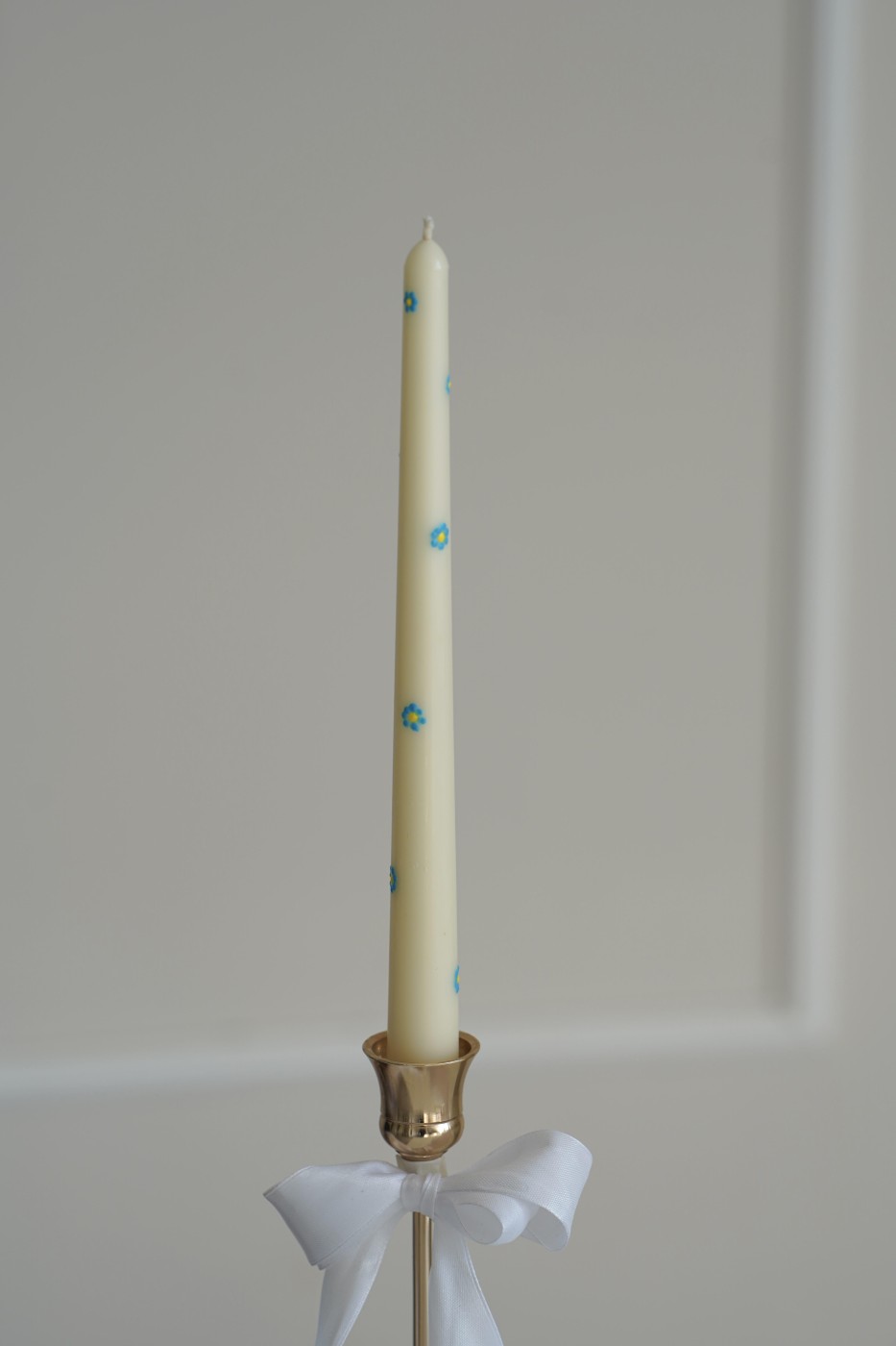 Conical soy candle with flowers