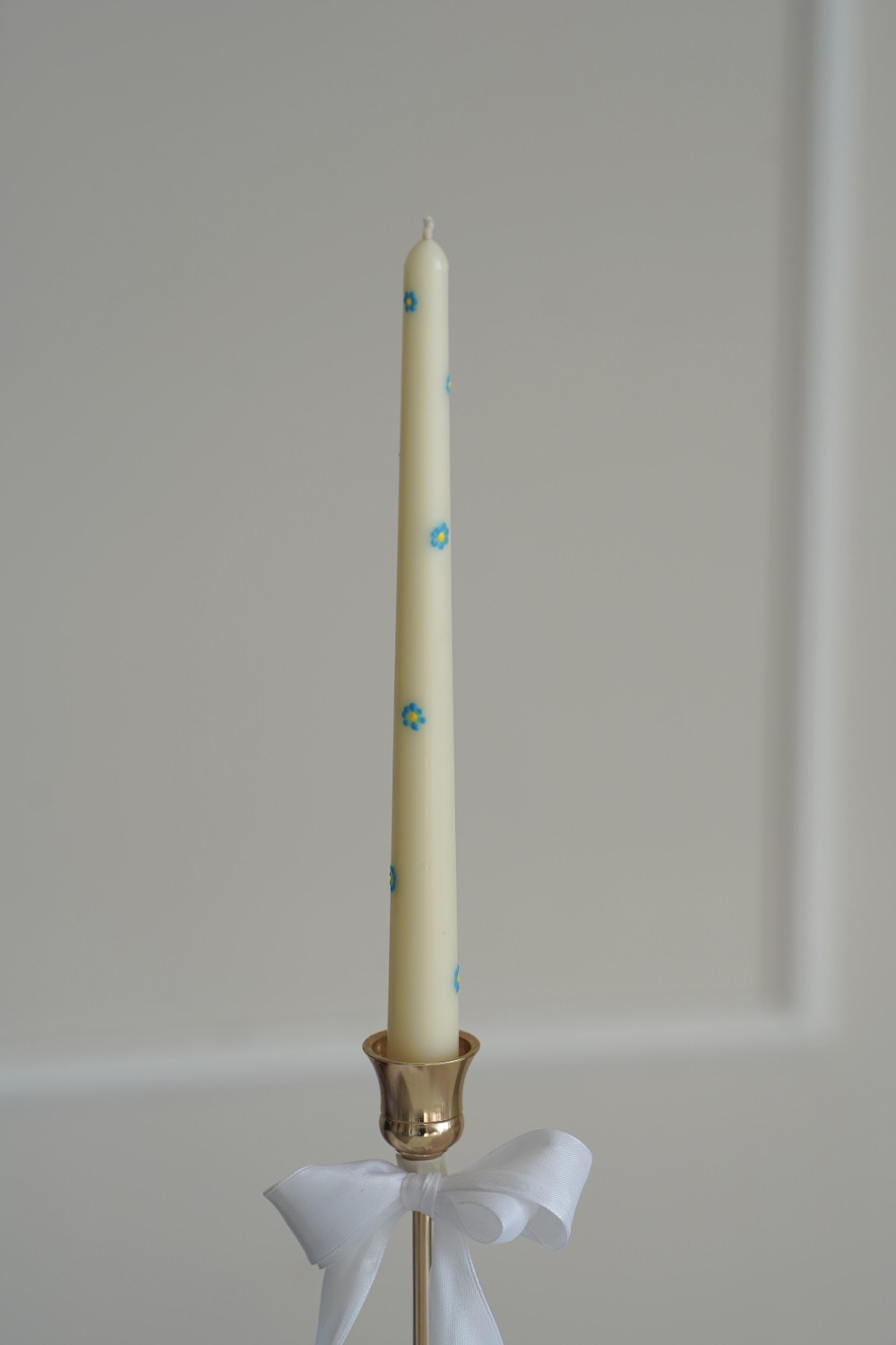 Conical soy candle with flowers