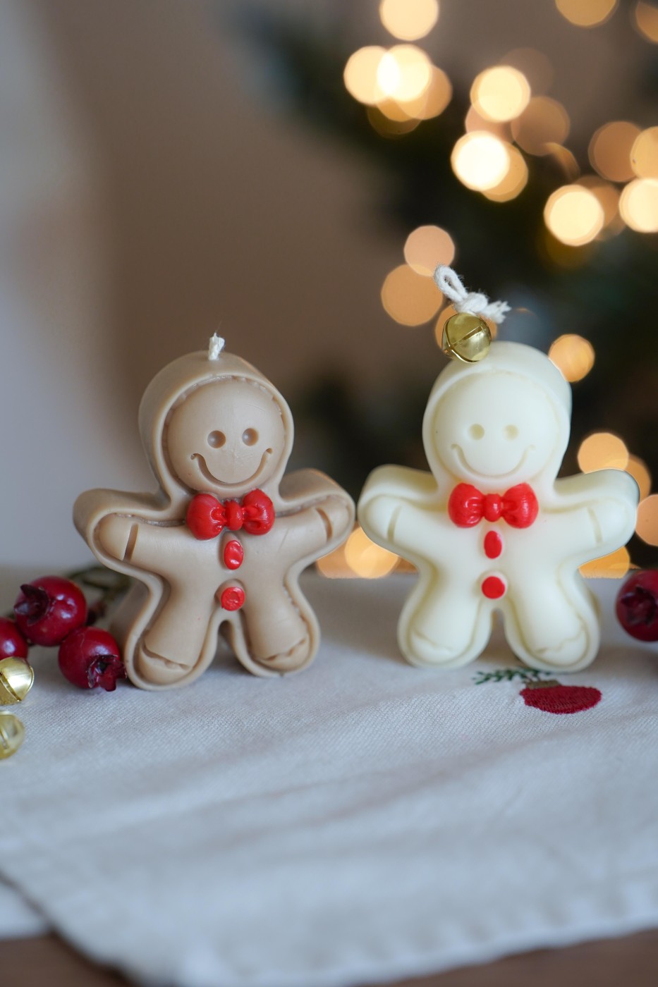 Cute gingerbread | Christmas candle – fotografie 2