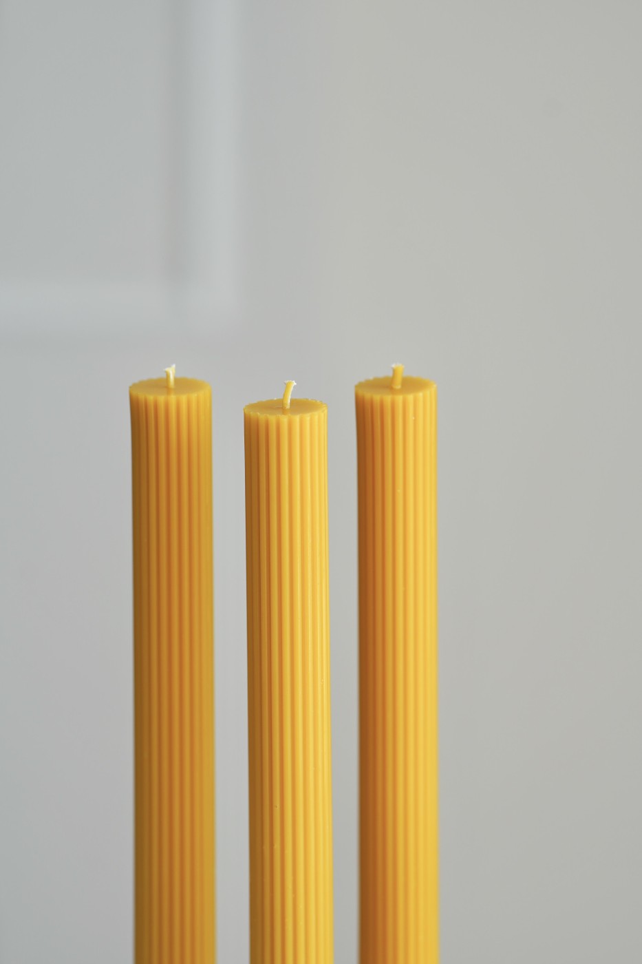 Thea Ribbed Candle | Beeswax