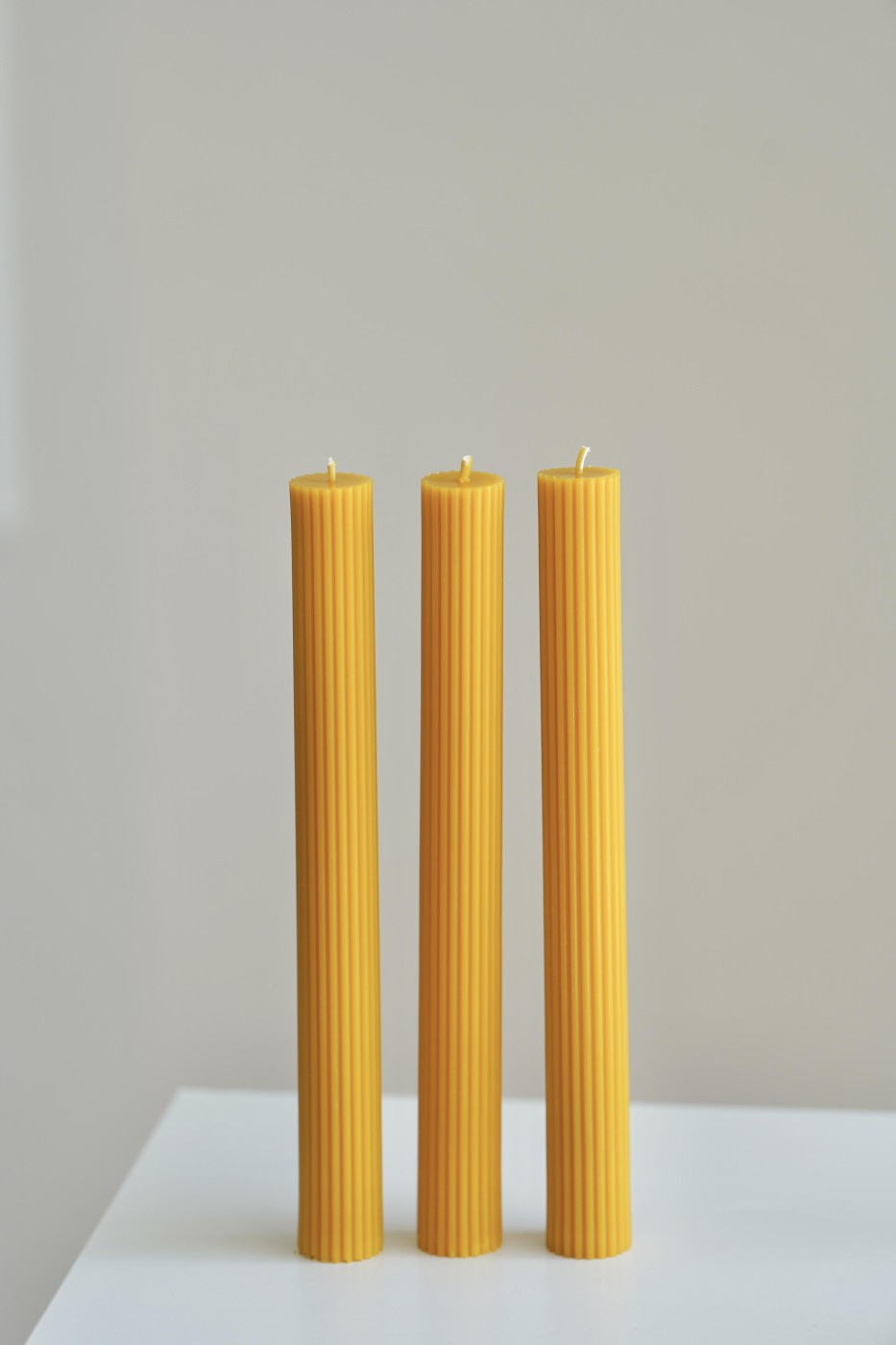 Thea Ribbed Candle | Beeswax