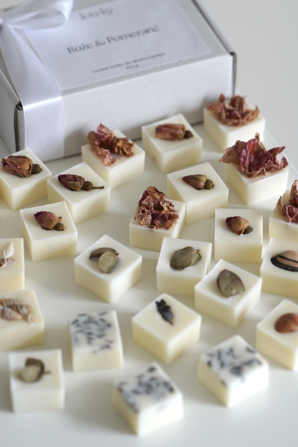 Scented wax for aroma lamps