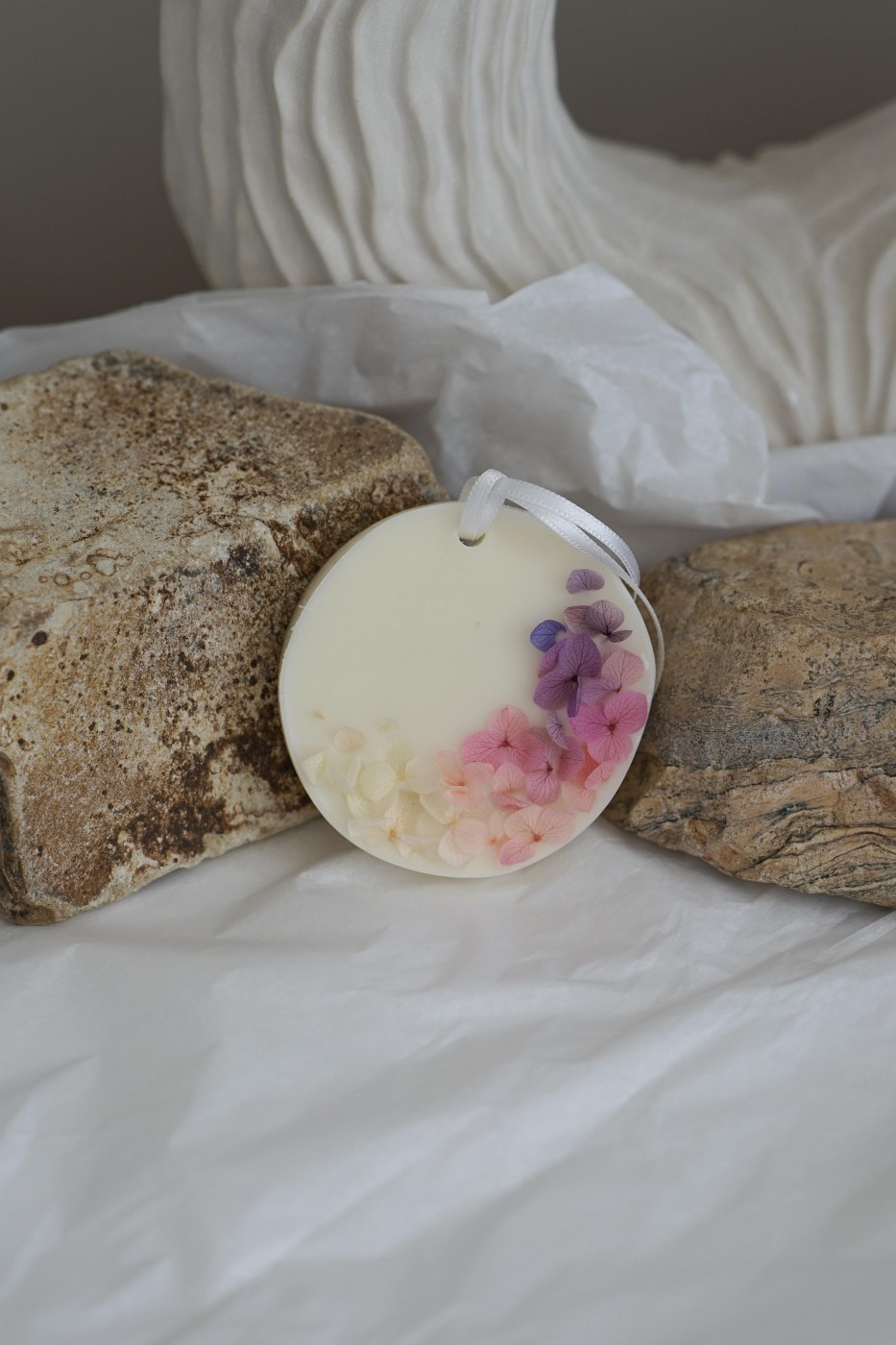 Rose & sandalwood | Fragrant wax (hanging)